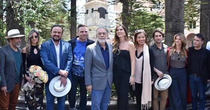 Francis Ford Coppola junto a actores en el evento.