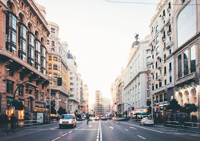 La Gran Vía de Madrid, una de las calles con más alfalto y menos vegetación de la ciudad. |