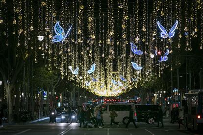 Paseo de Gracia, en el primer día de luces navideñas del 2019