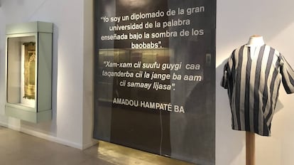 Detalle de la exposición ersonas que migran, objetos que migran… desde Senegal.