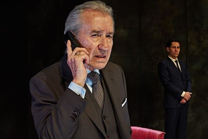 José Sacristán en 'Muñeca de porcelana'.