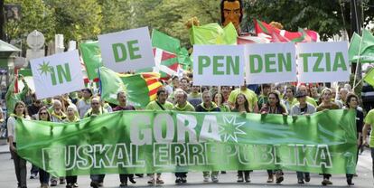 Cabecera de la manifestación organizada este domingo en Bilbao por Independentistak.