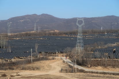 Una central solar en Tongchuan, provincia china de Shaanxi.