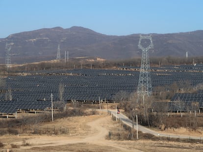 Una central solar en Tongchuan, provincia china de Shaanxi.