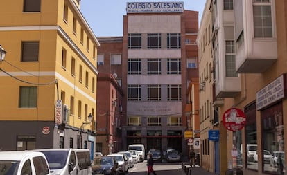 Fachada del colegio salesiano San Miguel Arcángel, en Madrid.