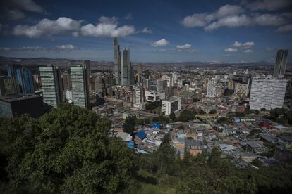 Panorámica de Bogotá, la mañana de las elecciones legislativas.