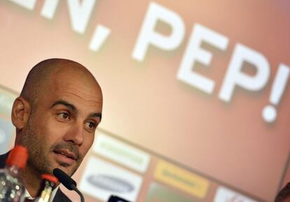 Guardiola atiende a los medios durante su presentación como nuevo entrenador del Bayern.