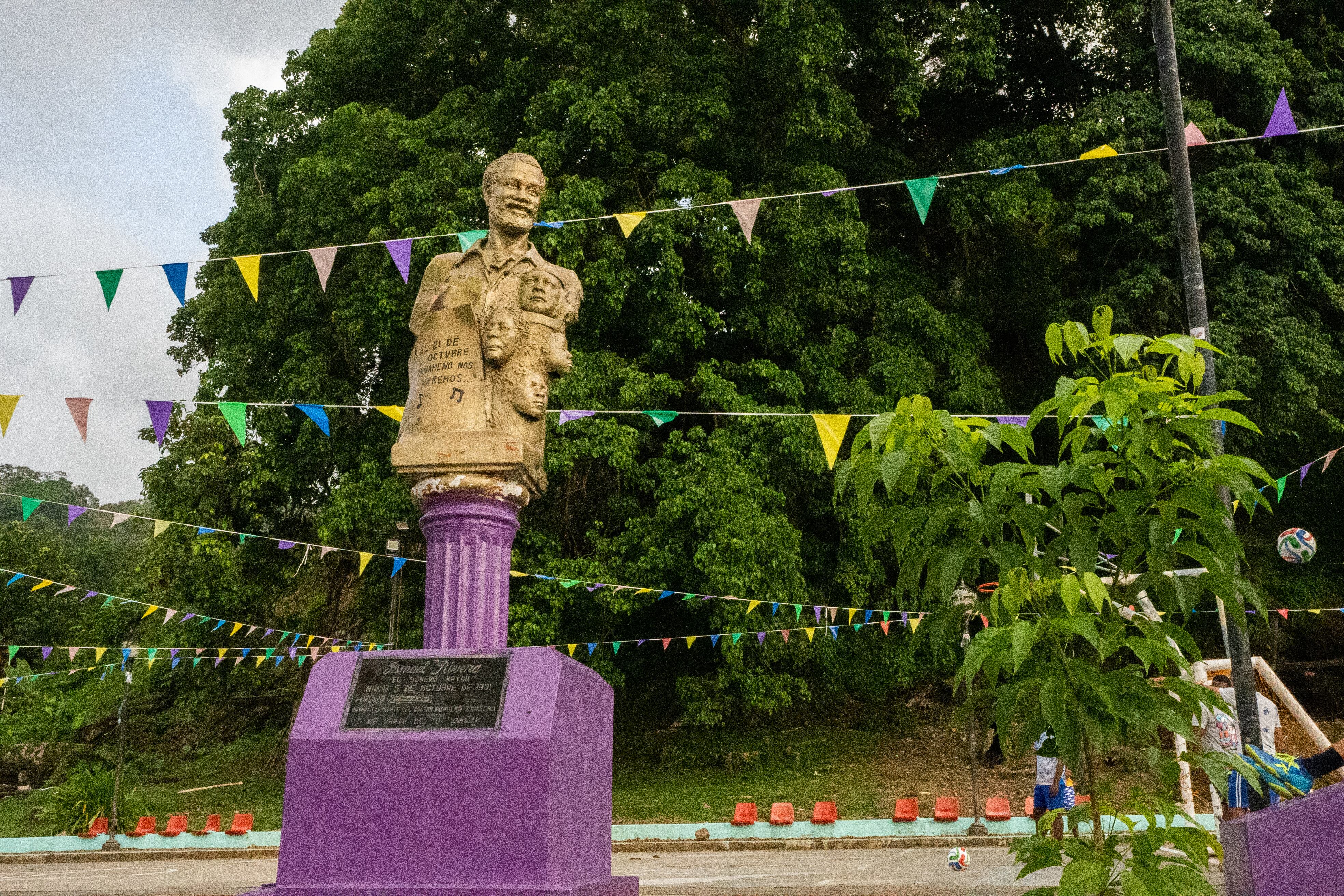 Maelo y el Cristo negro