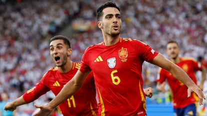 Mikel Merino celebra el segundo gol de España. 