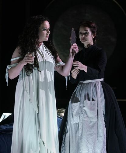 La mezzosoprano francesa Clémentine Margaine ha cosechado un gran éxito como Adalgisa, la rival de Norma.