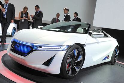 El Honda EV-Ster es un deportivo biplaza que funciona con baterías y tiene 160 kilómetros de autonomía.