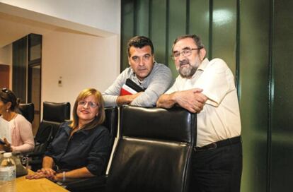 Jussara María Malvar, Javier Heras (en el centro) y Ramón Sánchez, los tres concejales de Ganemos en San Sebastián de los Reyes.