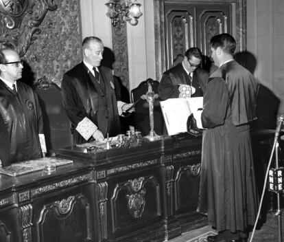 Toma de posesión del presidente del Tribunal de Orden Público, José Francisco Mateu Canovés en 1968.