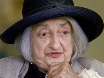 La fil&ograve;sofa i periodista Betty Friedan, el 2000.