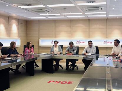 El equipo del secretario general electo del PSOE, Pedro S&aacute;nchez.