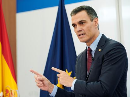 El presidente del Gobierno, Pedro Sánchez, en rueda de prensa tras la cumbre extraordinaria de la UE celebrada en Bruselas, Bélgica.