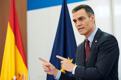 El presidente del Gobierno, Pedro Sánchez, en rueda de prensa tras la cumbre extraordinaria de la UE celebrada en Bruselas, Bélgica.