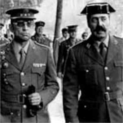 El comandante Sáenz de Ynestrillas, entonces capitán, acude, junto con el teniente coronel Tejero Molina, al Gobierno Militar de Madrid, con motivo de la vista del juicio de la Operación Galaxia. Era el 6 de mayo de 1980