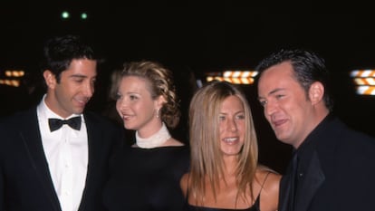 David Schwimmer, Lisa Kudrow, Jennifer Aniston y Matthew Perry, en la alfombra roja de los People's Choice Awards, en Los Ángeles (California), el 9 de enero del 2000.