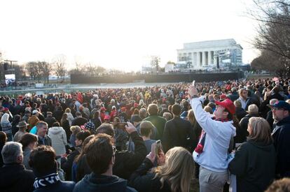 Fiesta inaugural de la la víspera de la toma de posesión de Donald Trump. Las gorras rojas estampadas con la frase “Hacer a EEUU grande de nuevo”, la consigna de la campaña electoral de Trump, llenan Washington.