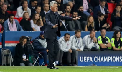 Carlo Ancelotti durante un partido entre el Bayern Múnich y el Paris Saint-Germain en París en septiembre.