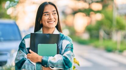 Sus tapas son rígidas y cuentan con frases inspiradoras para motivarse en el estudio o el trabajo. GETTY IMAGES.