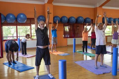 Clases de pilates en el club social del sector 3 de Getafe, esta semana