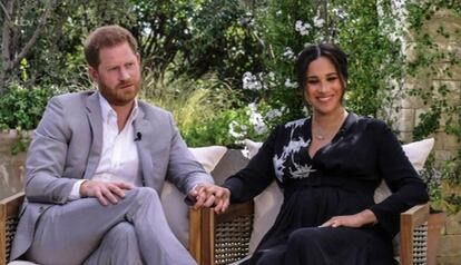 Meghan Markle y el príncipe Enrique en una entrevista en 2021 con Oprah Winfrey.