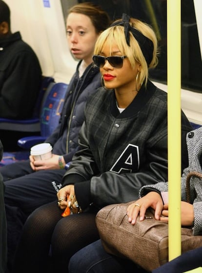 Rihanna.

Vista hace unos años en el metro de Londres.