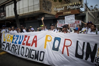 Sindicatos y trabajadores venezolanos salen a las calles para exigir un mejor salario y condiciones laborales.