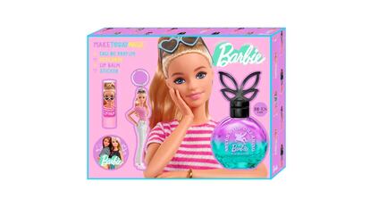 Barbie en Druni con productos de cosmética y belleza Barbiecore la película
