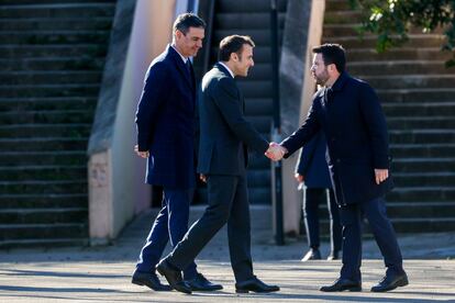 Pere Aragonès recibe a Sánchez y a Macron al comienzo de la cumbre bilateral que se celebra en Barcelona.