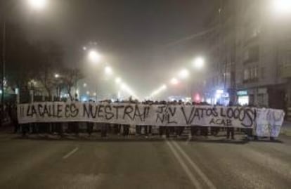 Manifestación celebrada esta noche en el barrio de Gamonal, en Burgos, que ha vuelto a ser escenario de graves incidentes, lo que ha obligado a los antidisturbios a efectuar varias cargas.