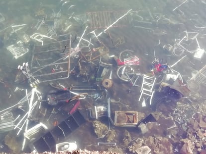 Residuos arrojados al río Urumea de San Sebastián.
