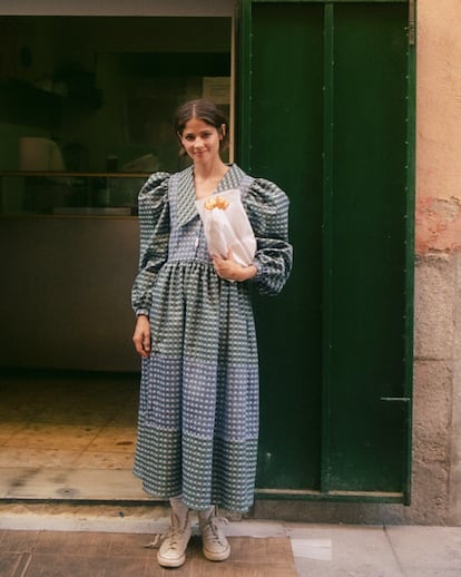 Goch. Sacado del vestuario de la mítica serie La casa de la pradera, el diseño holgado y ultra femenino del vestido Cenicienta invita a llevarlo toda la primavera. Está fabricado con tejido de seersuker en contraste, y destaca por el cuello Chelsea en forma de V y los bolsillos laterales.

COMPRA (252 EUROS)