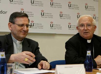 El arzobispo Angelo Amato (izquierda) y el cardenal Cañizares, en los cursos de verano de Aranjuez.