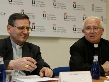 El arzobispo Angelo Amato (izquierda) y el cardenal Cañizares, en los cursos de verano de Aranjuez.