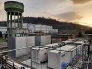 Vista exterior de la planta de Arcelor Mittal en Etxebarri (Bilbao), con la instalación de recirculación de agua de Ecolab en primer término.