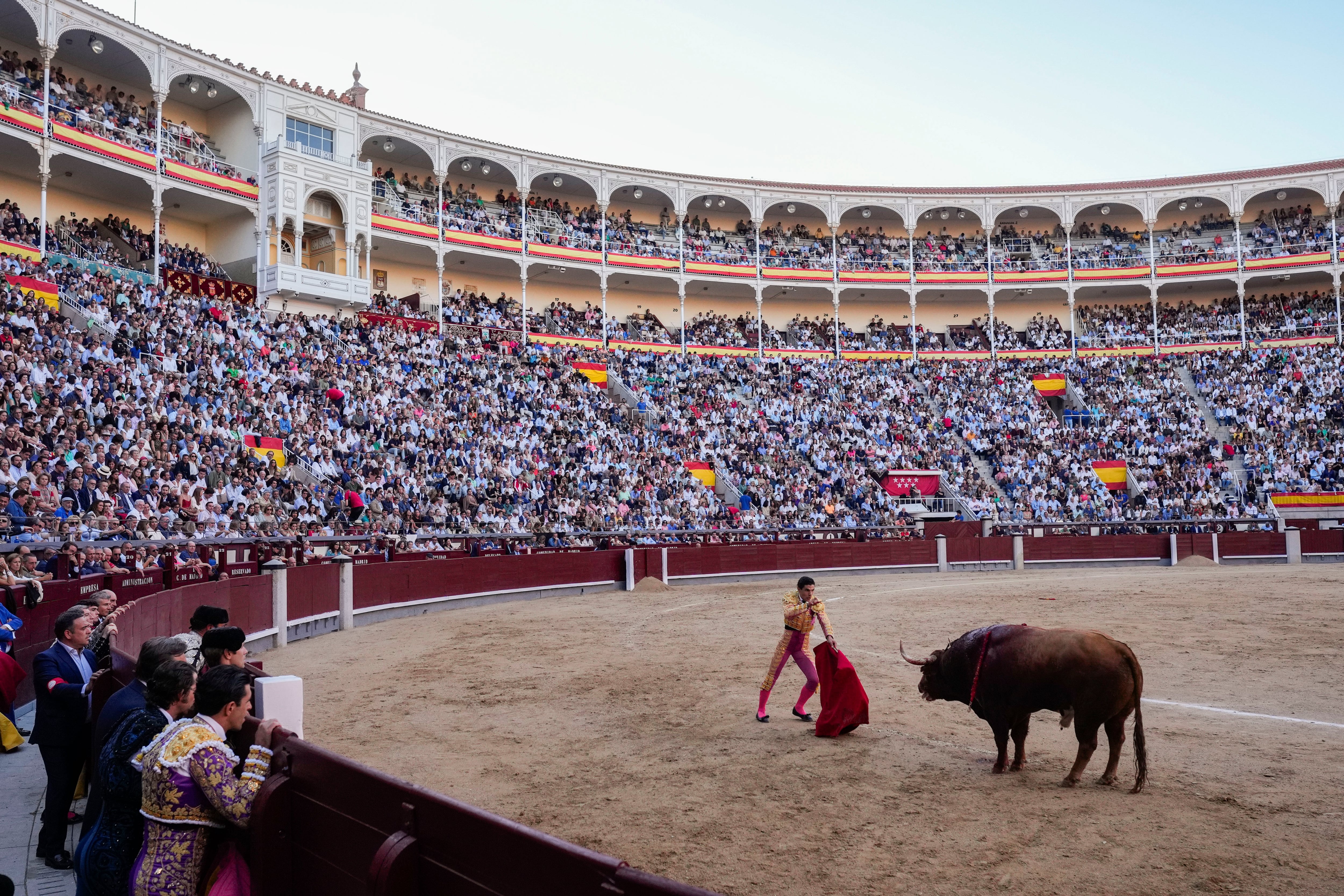 Madrid fair closes with bullfight