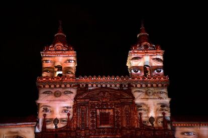 Obras como 'El brillo de las sombras', de Daniel Knipper, en la iglesia de La Compañía; las 'Fuerzas en equilibrio', del artista ecuatoriano Miguel Murgueytio, o 'Las huellas del pasado', de Edison Díaz y Alejandro Hallo, forman parte de la colección de obras de luz del festival quiteño.