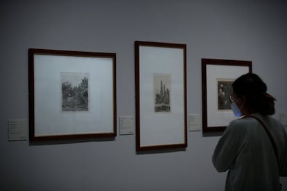 Tres de los paisajes de Giorgio Morandi que se pueden ver en la exposición.