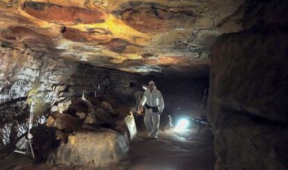 Rodaje del documental El Maestro de Altamira en la Cueva