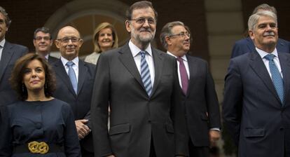 Mariano Rajoy, con los ministros de su Gobierno. 