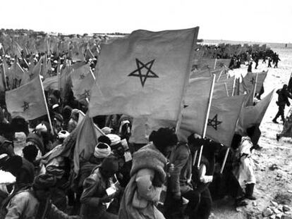 Imagen de la Marcha Verde a lo largo del desierto del Sáhara, el 7 de noviembre de 1975.