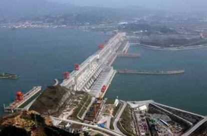 La presa de las Tres Gargantas, en el río Yangtse (China), es la planta hidroeléctrica más grande del mundo.