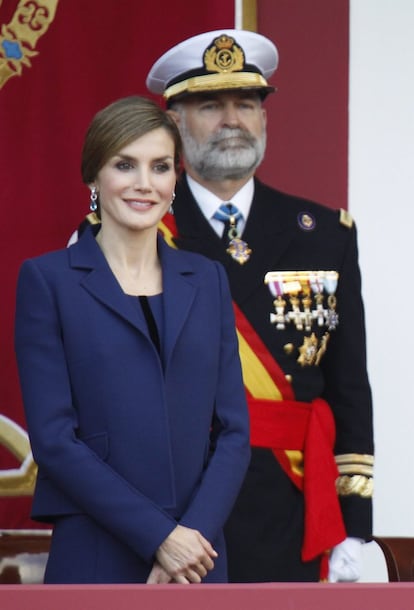 Doña Letizia, en el desfile de las Fuerzas Armadas en el Día de la Hispanidad de 2015.