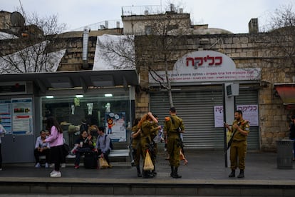 Israel Defense Forces soldiers guard Jerusalem's Machane Yehuda market on March 29.