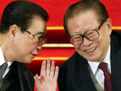 Li Peng (izq.) y Jiang Zemin (der.), foto de archivo