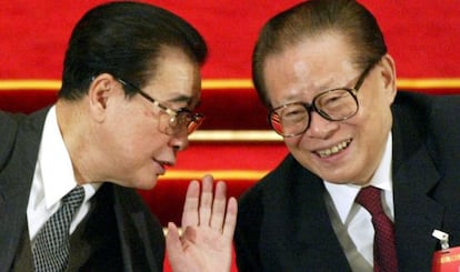 Li Peng (izq.) y Jiang Zemin (der.), foto de archivo