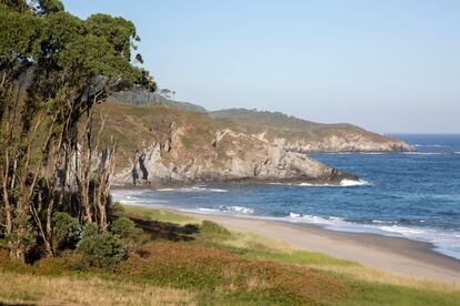 La playa de Frejulfe (Frexulfe, en asturiano).